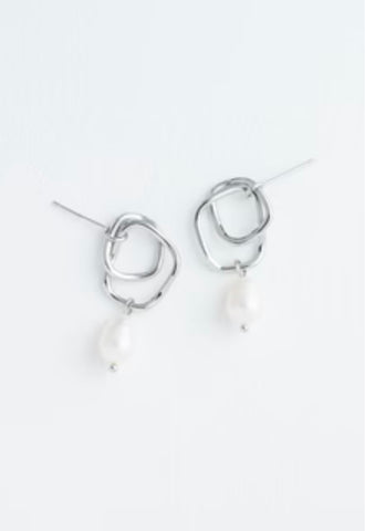 Everlasting Pearl Earrings